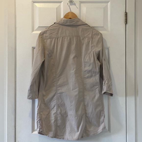 Beige button-up blouse Smart Set M – chic work office classic - Picture 2 of 5